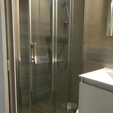 Le Petit Fleurs - 5 Min De Vichy - Jardin Cloture - Garage Apartment Creuzier-le-Vieux