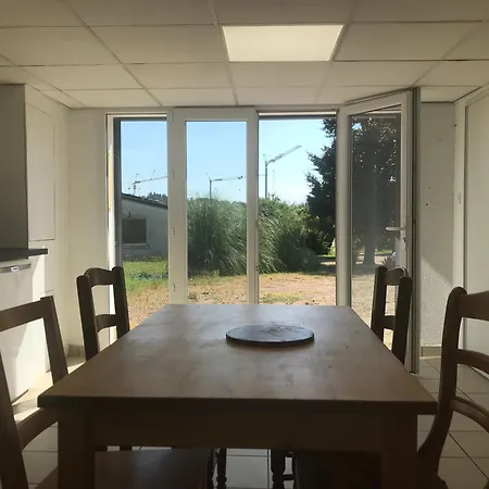 Le Petit Fleurs - 5 Min De Vichy - Jardin Cloture - Garage Apartment *